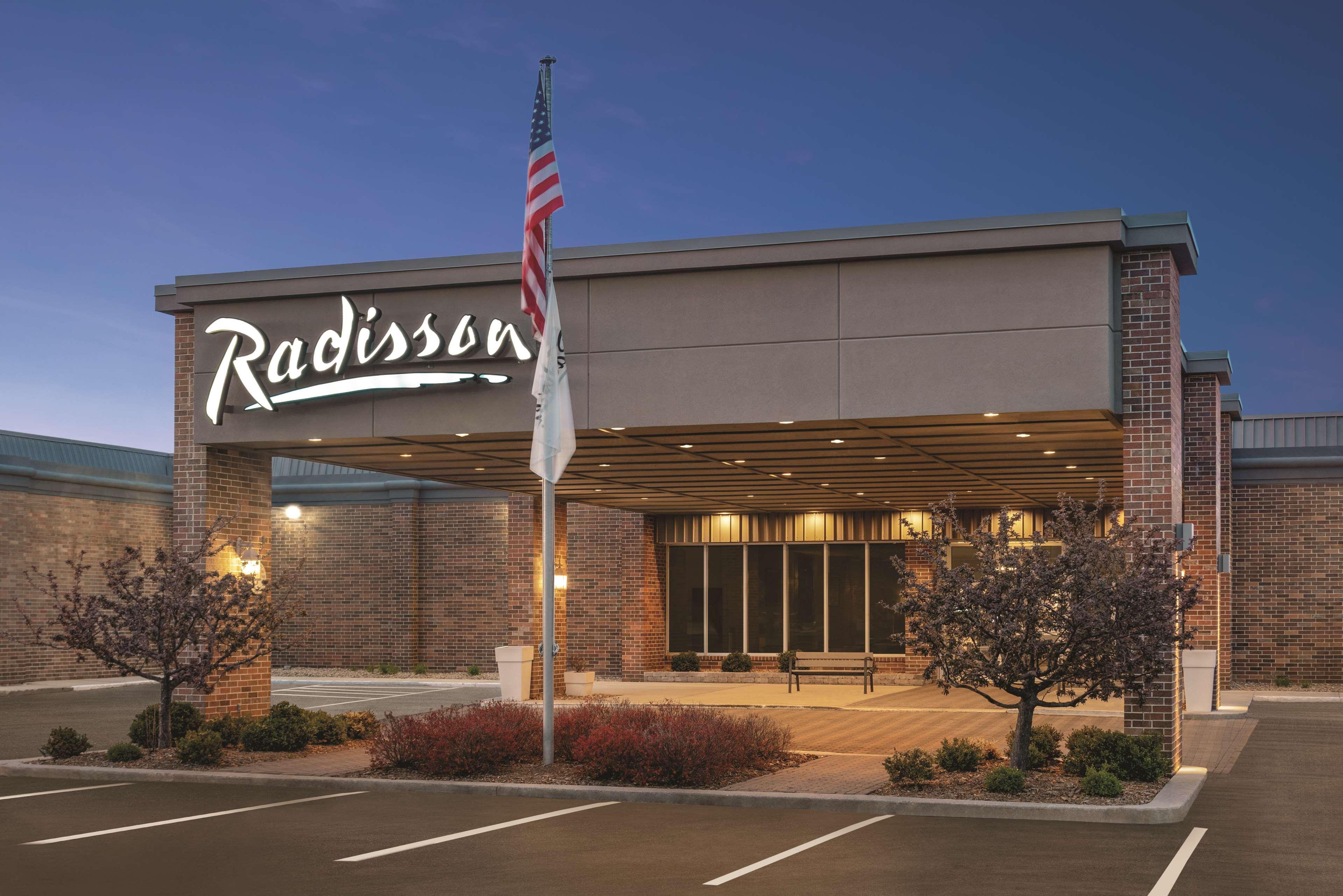 Radisson Hotel And Conference Center 丰迪拉克 外观 照片