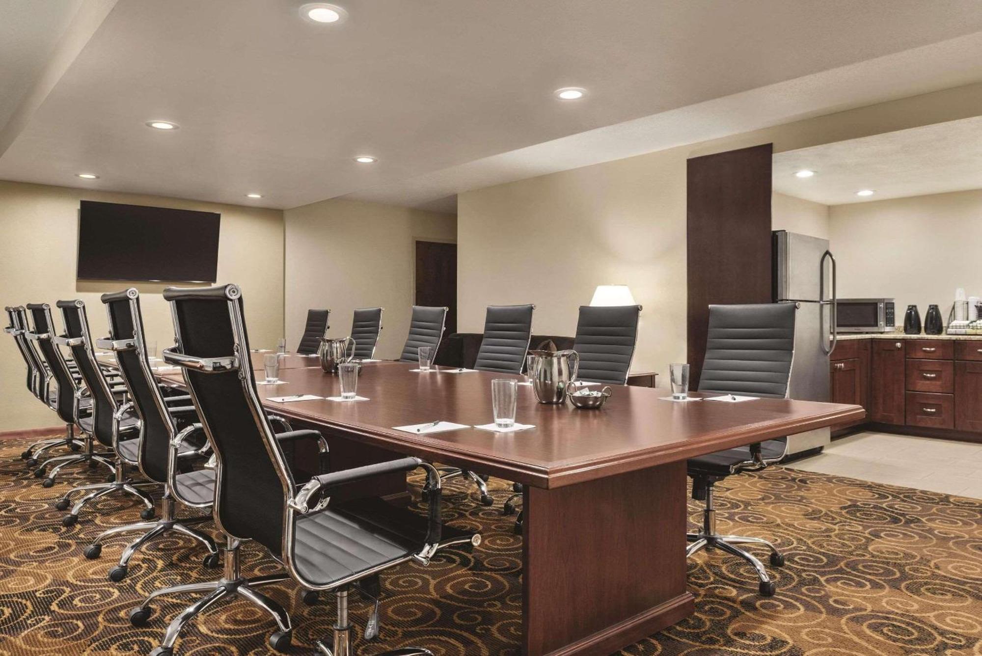 Radisson Hotel And Conference Center 丰迪拉克 外观 照片