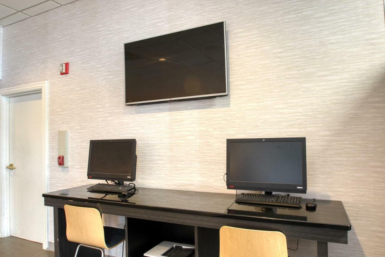 Radisson Hotel And Conference Center 丰迪拉克 外观 照片